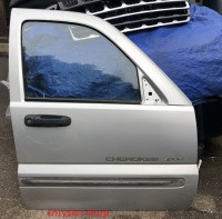 pravé přední dveře - ORIGINÁLNÍ DÍL / poškozené